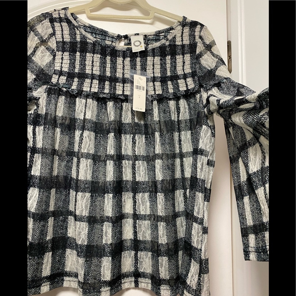 Womens blouse, never worn